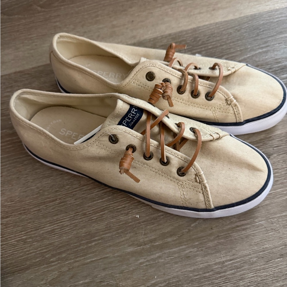 NEW (W8) Sperry Cream Canvas Boat Sneakers with Tan Leather Laces